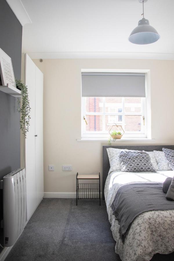 Lovely 3-Bedroom Apartment In 콜체스터 외부 사진