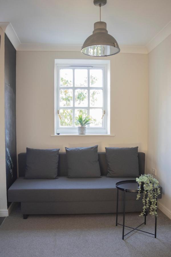 Lovely 3-Bedroom Apartment In 콜체스터 외부 사진